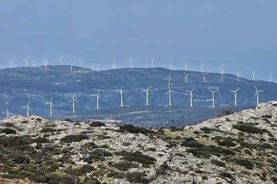 Φωτιές και ανεμογεννήτριες: Είναι αλήθεια πως οι βουνοπλαγιές χωρίς δέντρα ενισχύουν το αιολικό δυναμικό, ενώ οι δενδρώδεις το αποδυναμώνουν;