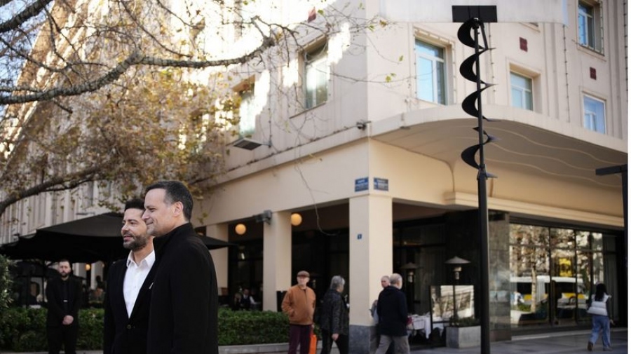 Αθήνα: Στην καρδιά της πόλης το «Αιολικό» του διεθνούς φήμης γλύπτη Takis για 6 μήνες - Δούκας: Eμβληματική στιγμή