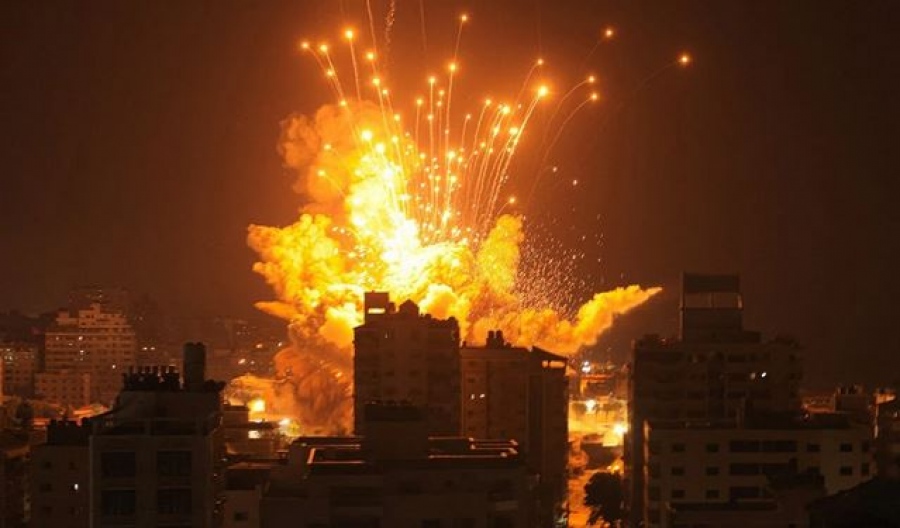 Γενικεύει τη σύγκρουση το Ισραήλ, βομβαρδίζει Γάζα, Δυτική Όχθη, Λίβανο και Συρία - Απειλές ΗΠΑ στο Ιράν, φρένο σε χερσαία εισβολή