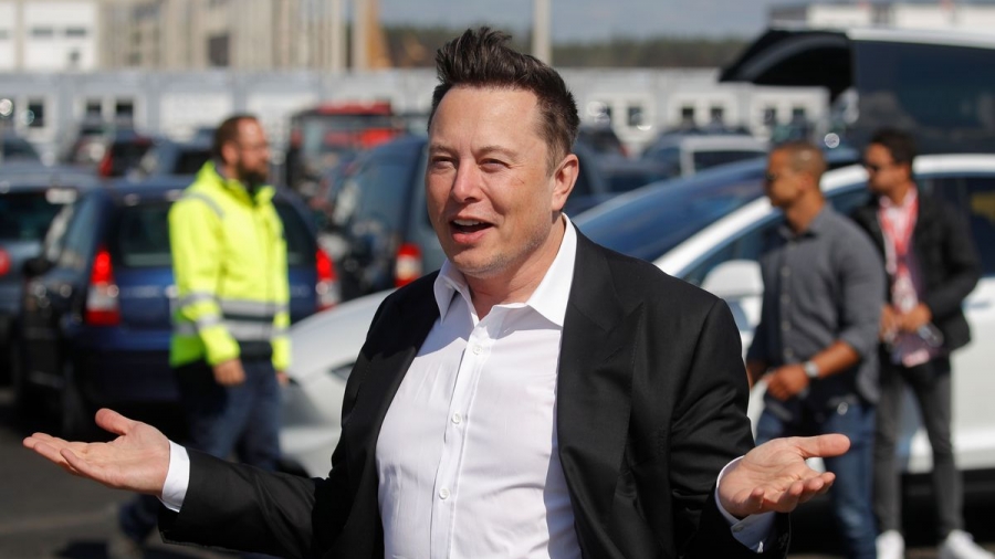 Ο Elon Musk έλαβε επίσημα νέο τίτλο: Είναι πλέον ο «βασιλιάς τεχνολογίας της Tesla» - Οι νέες... αρμοδιότητες
