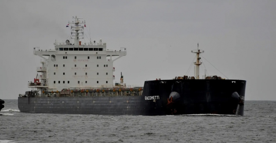 Ελληνόκτητο τάνκερ έγινε το πρώτο που πέρασε τα Στενά του Hormuz με ενεργό στίγμα