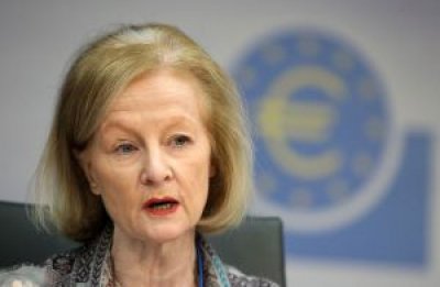 Reuters: Μετεγκατάσταση από τη Βρετανία εξετάζουν σχεδόν 50 τράπεζες λόγω Brexit, σύμφωνα με τη Nouy (EKT)