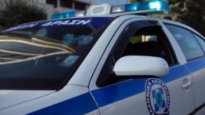 Ανάβυσσος: Άγρια επίθεση με μαχαίρι έξω από σούπερ μάρκετ