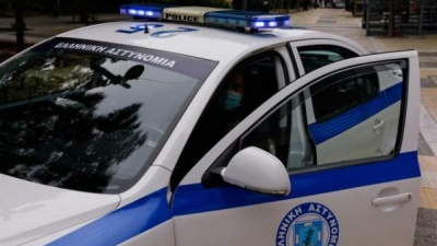 Υπό κράτηση οι 2 αστυνομικοί από το ΑΤ Ομόνοιας - Ίχνη βιασμού έδειξε η ιατροδικαστική στη 19χρονη