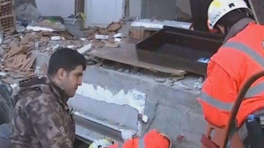 Σεισμός στην Τουρκία: Δέκα άτομα έχει απεγκλωβίσει η ελληνική αποστολή διάσωσης