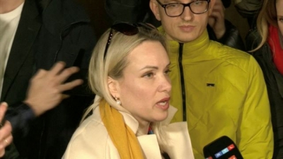 Ρωσία: Συνελήφθη ξανά η δημοσιογράφος Ovsyannikova
