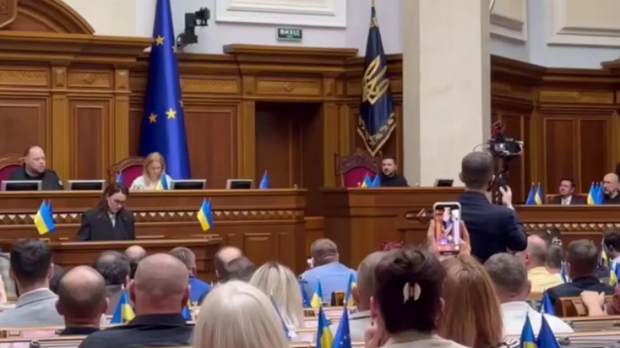 Καβγάς στο ουκρανικό κοινοβούλιο μεταξύ Zelensky και βουλευτή - «Είσαι παράνομος» - «Να πας στο μέτωπο να πολεμήσεις»