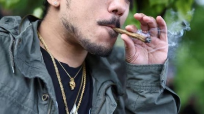 «Τρέχουν και δεν φτάνουν οι Γερμανοί» - Πραγματική επιδημία οι διαδικτυακές πωλήσεις κάνναβης