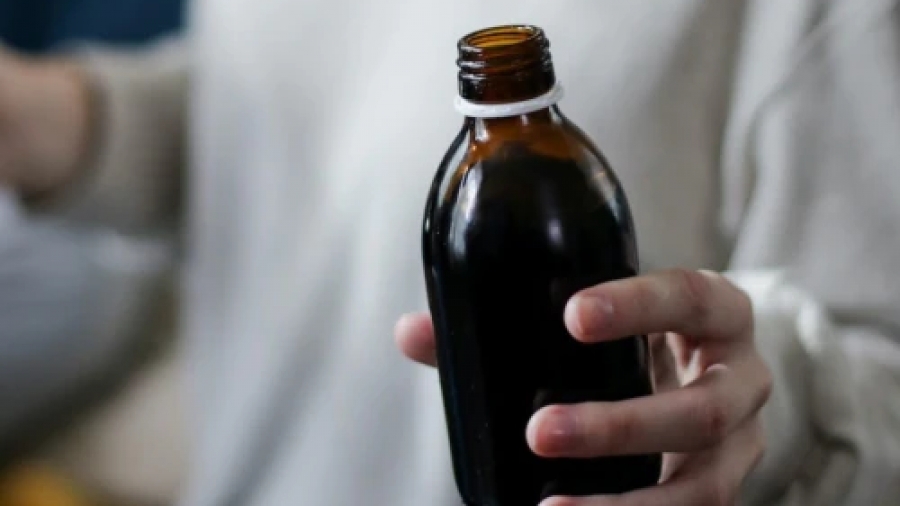 ΠΟΥ: Έρευνα για τον θάνατο περισσότερων από 300 παιδιών σε τρίτες χώρες από σιρόπια για τον βήχα