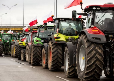 Πολωνοί αγρότες καλούν τον Putin να... βάλει σε τάξη την Ουκρανία - Οργή στο Κίεβο