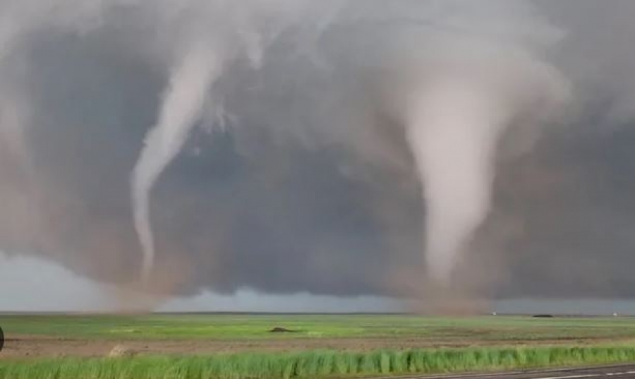 ΗΠΑ: Δεκάδες ανεμοστρόβιλοι έπληξαν κεντρικές πολιτείες - Ισοπεδώθηκαν σπίτια, εκτροχιάστηκαν τρένα, ξεριζώθηκαν δέντρα