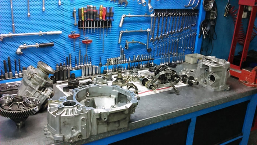 Έστησαν κορωνοπάρτι σε... συνεργείο αυτοκινήτων όμως το γλέντι τους κόστισε «λίγο» παραπάνω