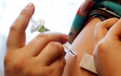 Συνήγορος του Πολίτη: Υποχρεωτικός ο εμβολιασμός στα σχολεία