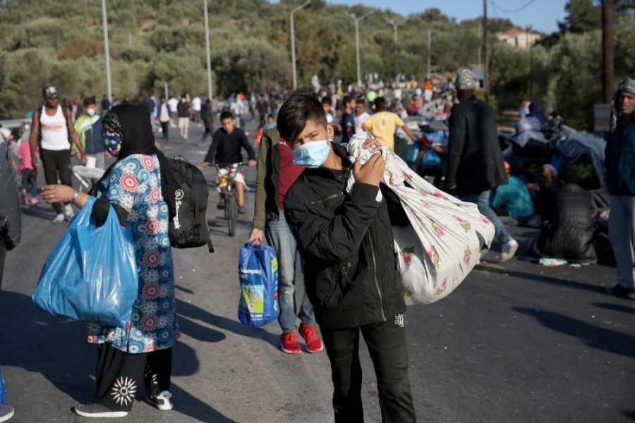 Μεταφορά αναγνωρισμένων προσφύγων που διαμένουν σε σκηνές του Ελαιώνα λόγω της χιονόπτωσης