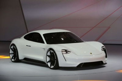 Το 2019 θα κυκλοφορήσει το πρώτο ηλεκτρικό αυτοκίνητο η Porsche