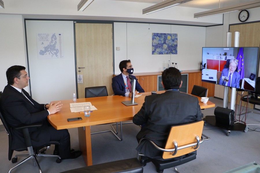 Τηλεδιάσκεψη Gentiloni - Τζιτζικώστα: Στο επίκεντρο η συνεργασία της Ευρωπαϊκής ΕΕ των Περιφερειών και της Commission