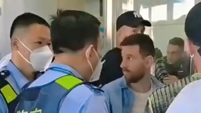 Αστυνομικοί σταμάτησαν τον Messi στο αεροδρόμιο δύο ώρες λόγω λάθος διαβατηρίου (video)