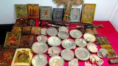 Αρχαία σκεύη, αντικείμενα, όπλα και εικόνες έκρυβε 70χρονη στο σπίτι της και στην δουλειά της