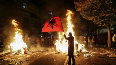 Χάος στην Αλβανία: 26 τραυματίες, φλεγόμενα κτίρια και νέες πιέσεις στον Rama να παραιτηθεί