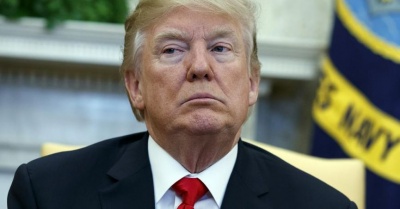 Νέο επεισόδιο στον εμπορικό πόλεμο - Ο Trump απειλεί με την επιβολή φόρου στα αυτοκίνητα της ΕΕ