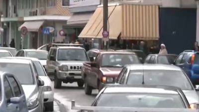 Κιλκίς: Μηχανοκίνητη πορεία διαμαρτυρίας αγροτών - Άφησαν άχυρα έξω από το γραφείο του Γεωργαντά