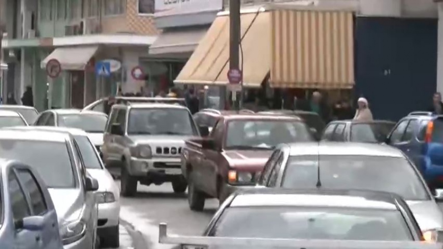 Κιλκίς: Μηχανοκίνητη πορεία διαμαρτυρίας αγροτών - Άφησαν άχυρα έξω από το γραφείο του Γεωργαντά