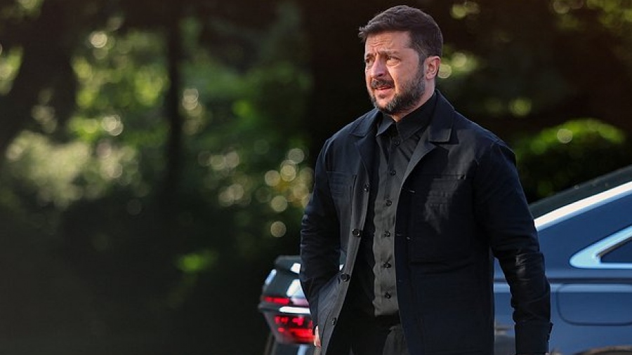 Αναλυτής εξηγεί γιατί ο Zelensky φόρεσε κουστούμι - Τι σηματοδοτεί η αλλαγή ντυσίματός του