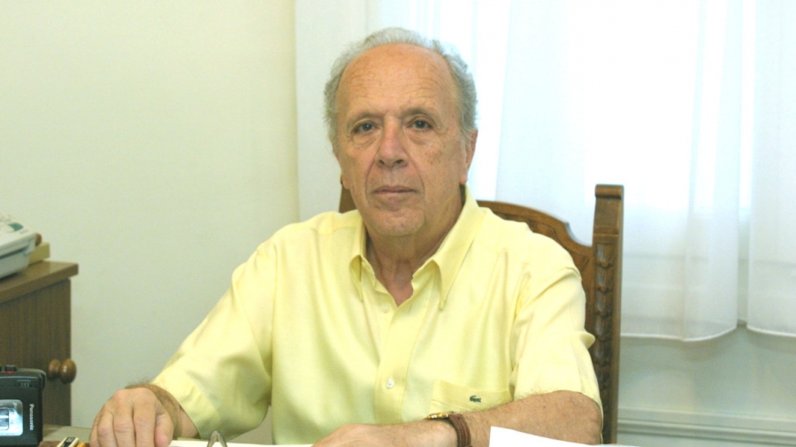 Απεβίωσε ο δημοσιογράφος Θεόδωρος Καρζής