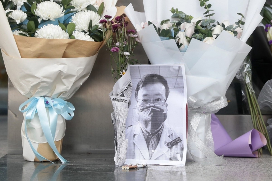 Κίνα: Ένας χρόνος από τον θάνατο του γιατρού που αποκάλυψε τον Covid -19