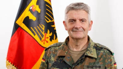 Alexander Sollfrank (Αντιστράτηγος ΝΑΤΟ): Να συγκεντρώσουμε 800.000 στρατιώτες και να επιτεθούμε στη Ρωσία