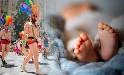 Γροθιά στο στομάχι – Η Ελλάδα μόνο γερνά και πεθαίνει – Ο νόμος για τους LGBTQ+ θα λύσει το Δημογραφικό;