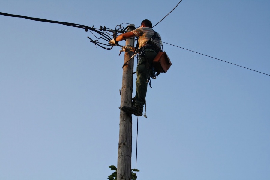 Φονική κακοκαιρία στη Χαλκιδική – Αγώνας δρόμου για την αποκατάσταση της ηλεκτροδότησης