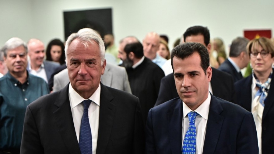 Ο Πλεύρης σε... ρόλο Βορίδη, προσπαθεί να σώσει ό,τι σώζεται - Στον κόσμο του ο ΣΥΡΙΖΑ λόγω... αφωνίας