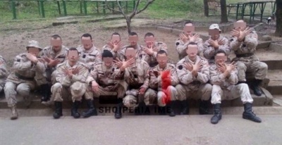 Βόρεια Μακεδονία: Σάλος με στρατιώτες που έκαναν τον αλβανικό αετό