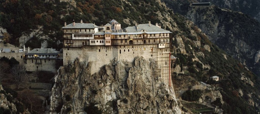 Κλείνει το Άγιο Όρος για επισκέπτες και προσκυνητές λόγω κορωνοϊού
