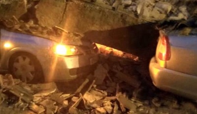 Κατέρρευσε εγκαταλελειμμένο σπίτι στο Γκάζι - Καταπλάκωσε δύο αυτοκίνητα