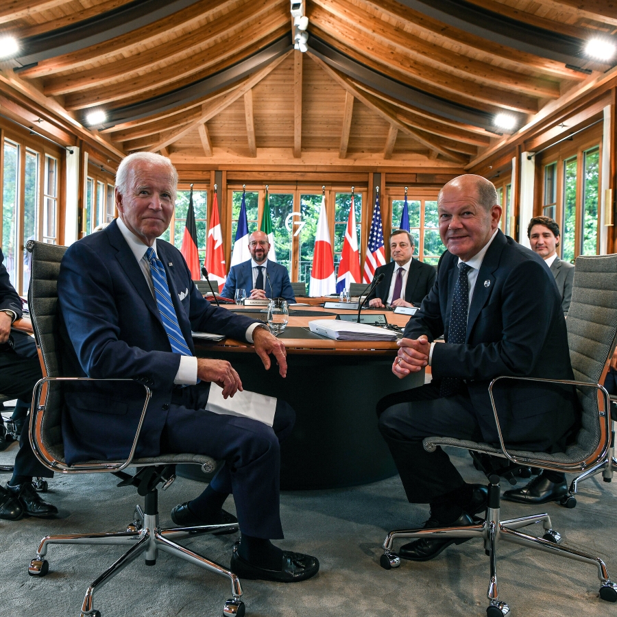 Σύνοδος G7: Ο Biden επαινεί τον Scholz για τον ρόλο του στην ενότητα των συμμάχων έναντι της Ρωσίας