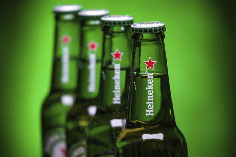 Το παράδοξο της Heineken: Εκτοξεύτηκαν οι πωλήσεις, αλλά έρχεται «τσεκούρι» σε έως 6.000 θέσεις εργασίας