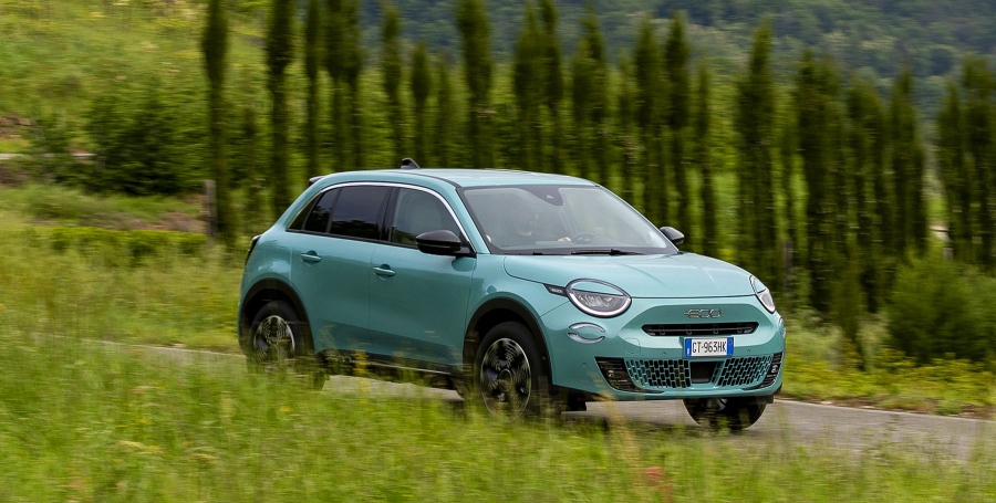 Νέο Fiat 600 Hybrid από 23.990 ευρώ και αυτόματο κιβώτιο