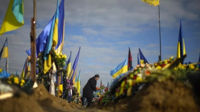 Ανατριχιαστικό - Νεκροταφείο στο Lviv δεν χωράει άλλους νεκρούς Ουκρανούς στρατιώτες