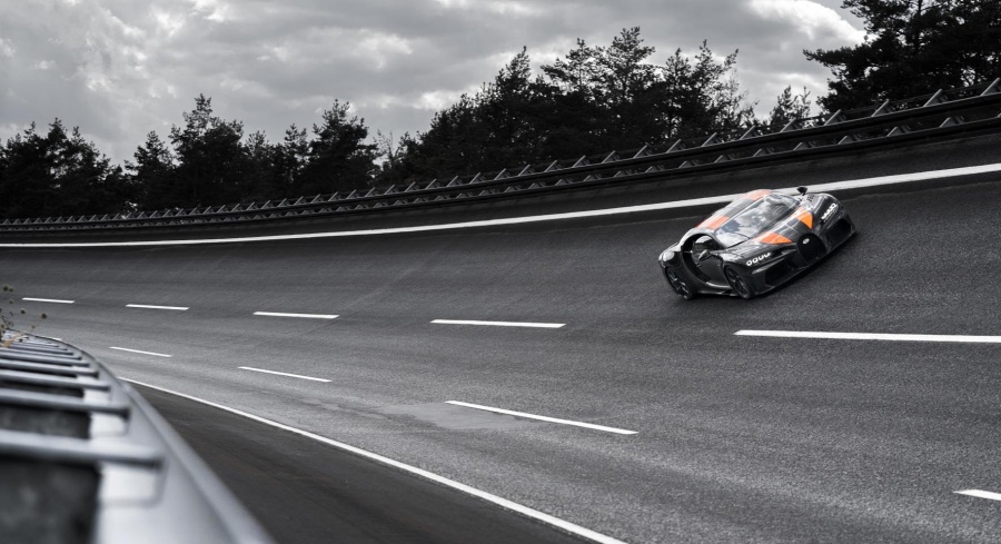 Νέο ρεκόρ για την Bugatti Chiron που έπιασε τα 490,484 χλμ./ώρα!