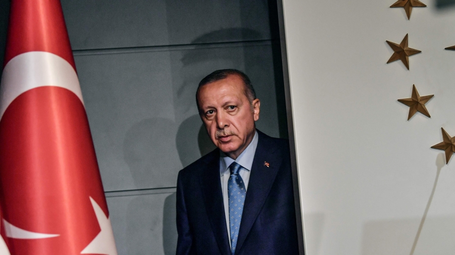 Σανίδα σωτηρίας στην αλλαγή του εκλογικού νόμου βλέπει ο Erdogan για την ραγδαία δημοσκοπική πτώση του
