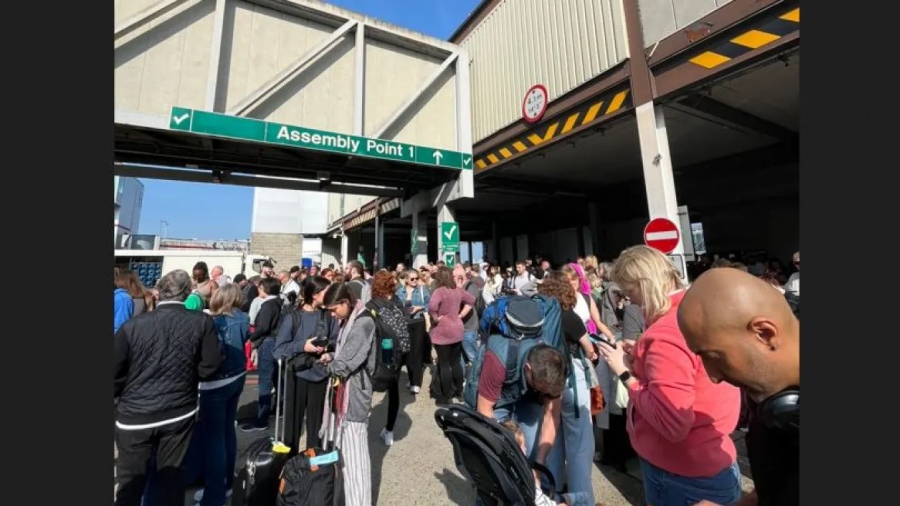 Εκκενώνεται το αεροδρόμιο του Gatwick στο Λονδίνο