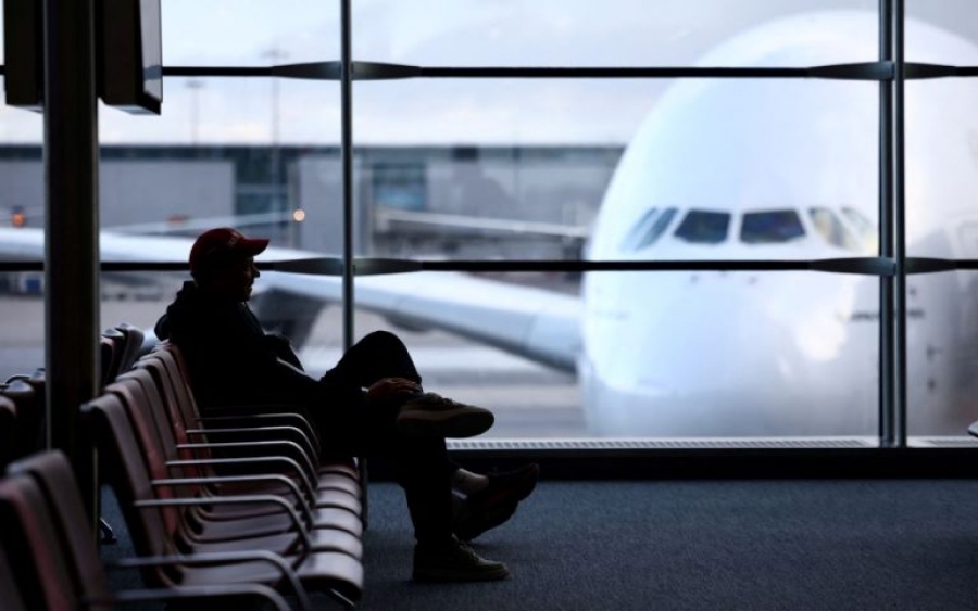 Παραλλαγή Omicron: Ακυρώθηκαν πάνω από 3.300 πτήσεις παγκοσμίως – Πλήγμα στις μεταφορές