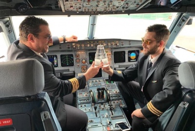 Παρθενική εμφάνιση για τη νέα φιάλη των 330 ml του ΘΕΟΝΗ Φυσικό Μεταλλικό Νερό στις πτήσεις της ELLINAIR