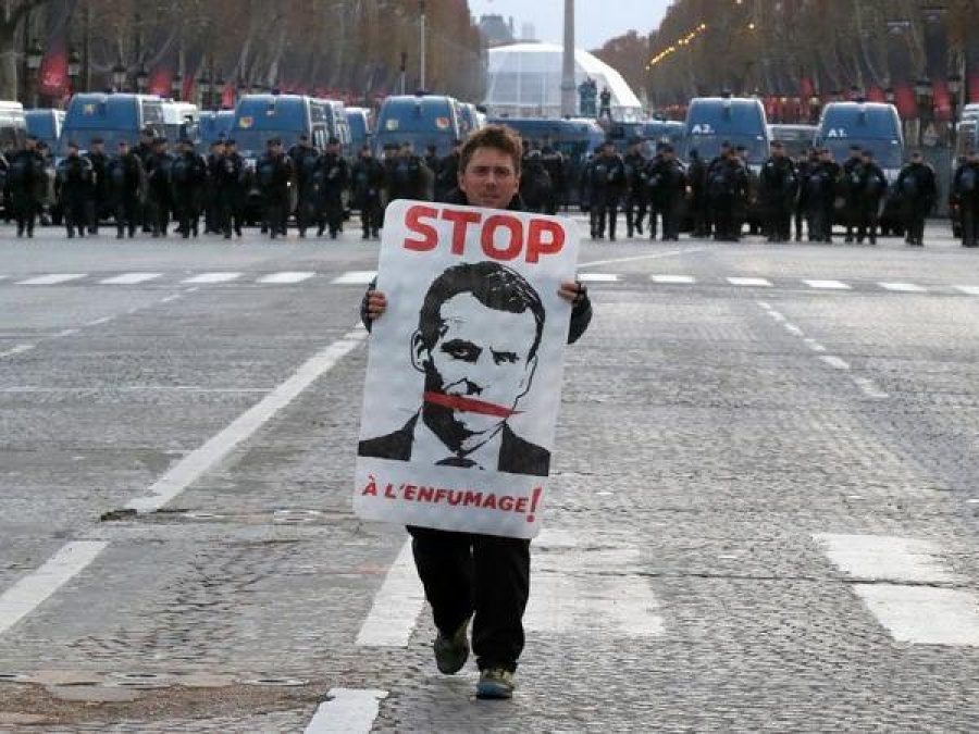 Γαλλία: Σοσιαλιστές και Αριστερά απέρριψαν τις εξαγγελίες Macron για να κατευνάσει τα «κίτρινα γιλέκα»