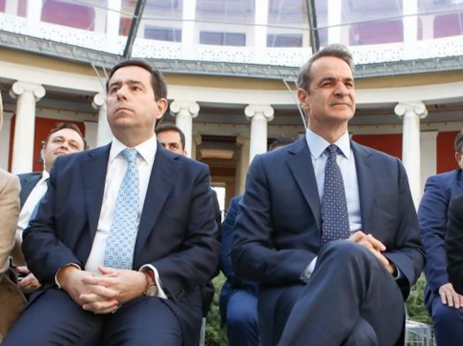 Με επιστολές... επικοινωνούν οι βουλευτές της ΝΔ με τον Μητσοτάκη - Το «γράμμα» του Μηταράκη