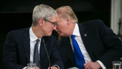Trump: Η Apple δαπανά «τεράστια χρηματικά ποσά» στις ΗΠΑ