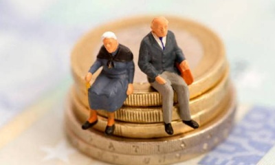 Σκληρή κόντρα Τσακαλώτου - ΝΔ για τις συντάξεις - «Μήλον της έριδος» οι... μελλοθάνατοι συνταξιούχοι