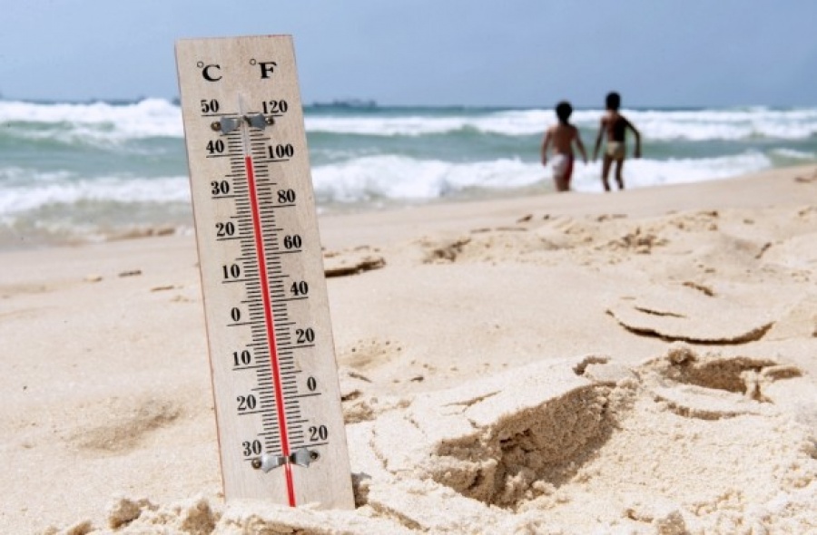Ανοίγουν οι οργανωμένες παραλίες λόγω καύσωνα το Σαββατοκύριακο (16-17/5)